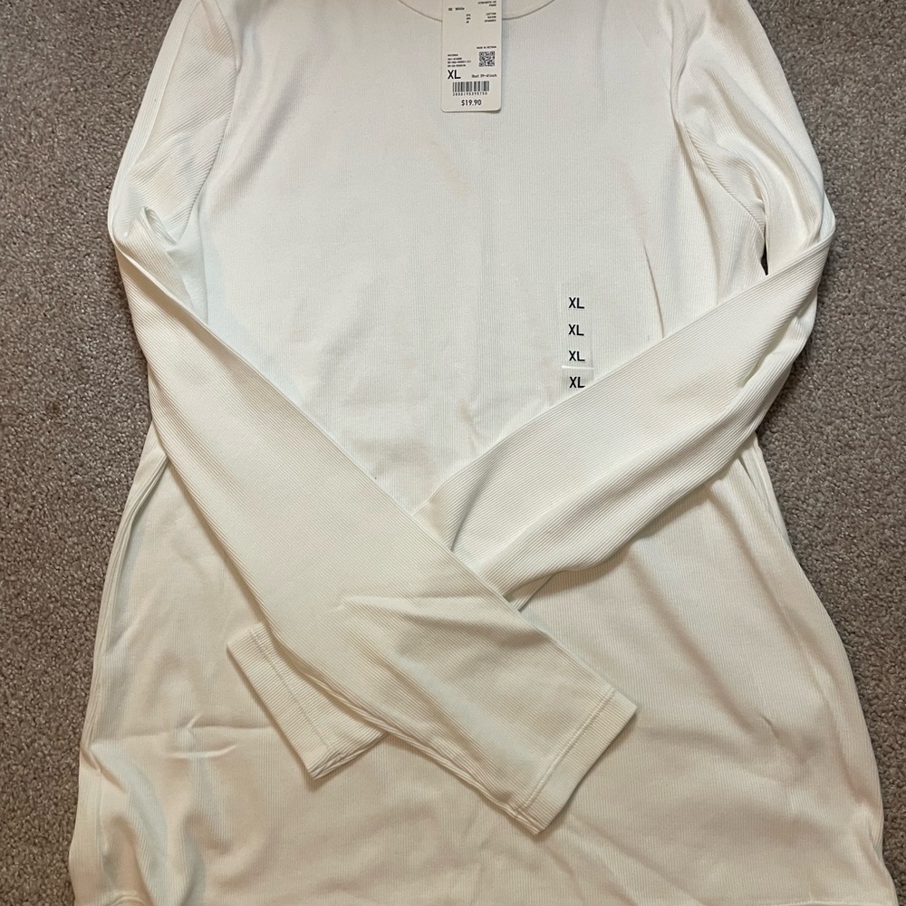 Uniqlo Women's White Long Sleeve Sweatshirt